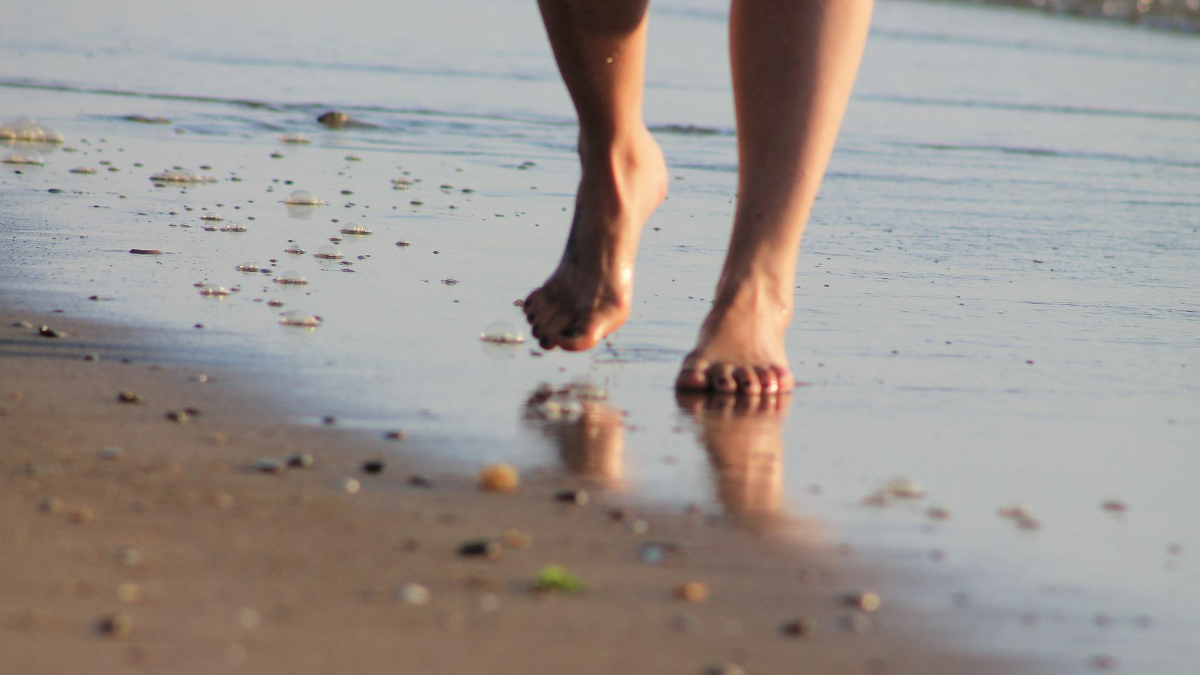 Cómo proteger tu salud de sol, sal y arena en la playa