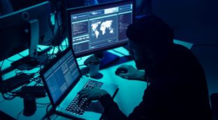 Un juez de menores prohíbe hacer un cursillo de informática al mejor hacker de España