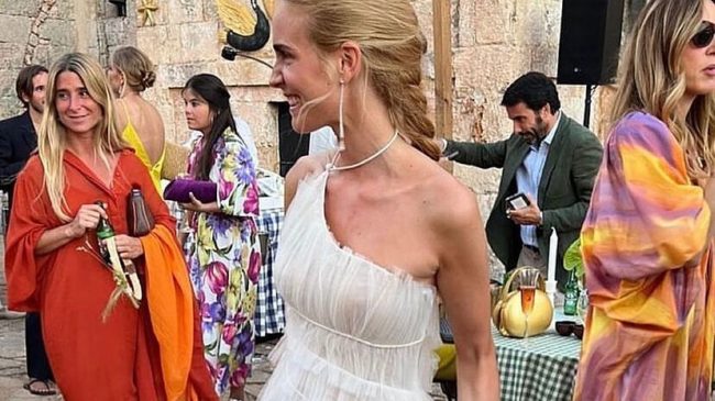 Blanca Miró se casa de Dior en Menorca: todos los detalles de la boda más chic y glamurosa