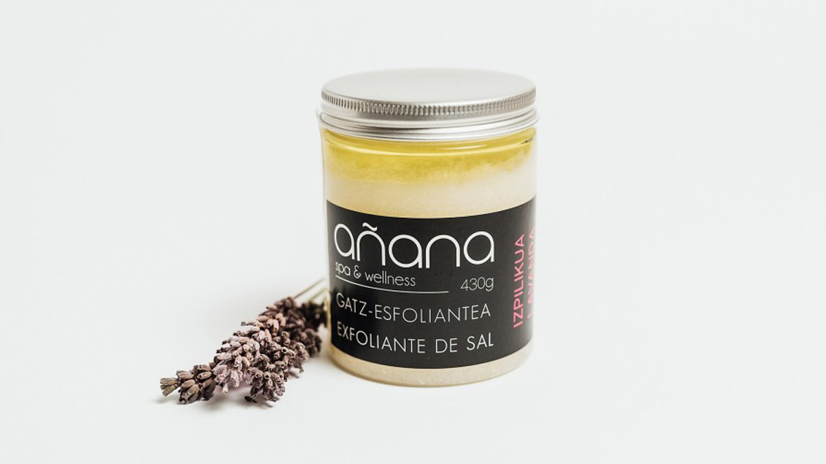 Exfoliante corporal realizado con sal de Añana y lavanda. (A la venta en La Jabonería de la almendra)