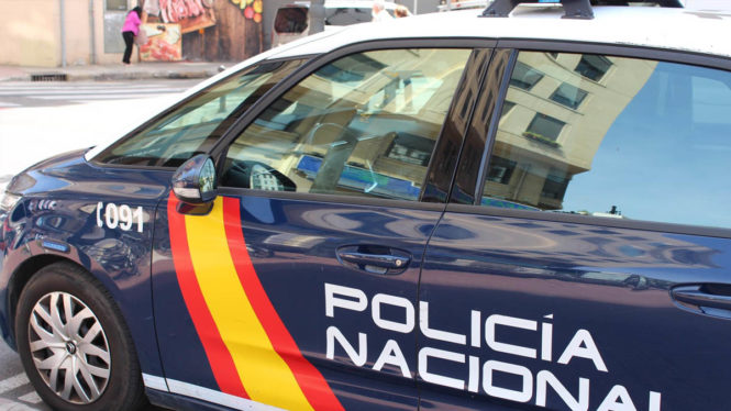 Detenida una mujer por matar a su novia con un arma blanca en su piso en Madrid