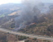 Declarado un nuevo incendio forestal en Mijas (Málaga) tras arder un coche en la AP-7