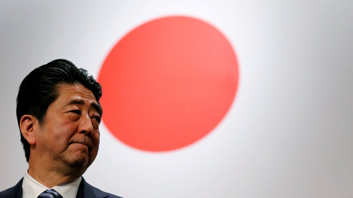 El ex primer ministro japonés Shinzo Abe, en parada cardiorrespiratoria tras ser disparado