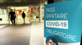 Francia pone fin al pasaporte sanitario, el confinamiento y el toque de queda