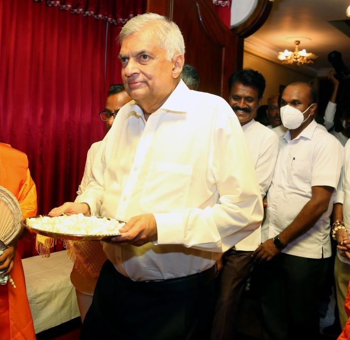 El presidente en funciones de Sri Lanka declara el estado de emergencia en el país