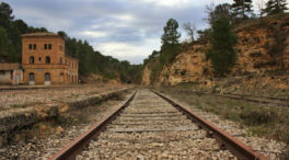 Adiós a la línea Madrid-Cuenca-Valencia: el Gobierno deja sin tren al pueblo de Ábalos