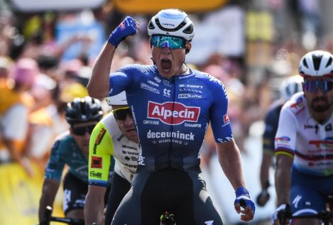 Philipsen se impone en el esprint de Carcasona en el Tour de Francia en un día difícil para Jumbo