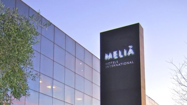 Meliá deja atrás los 'números rojos' en el primer semestre, al ganar tres millones de euros