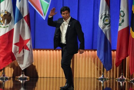 Pedro Castillo es empujado a abandonar su afiliación al partido Perú Libre