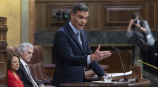 Sánchez acusa al PP de utilizar el terrorismo para ganar elecciones, como en el 11-M