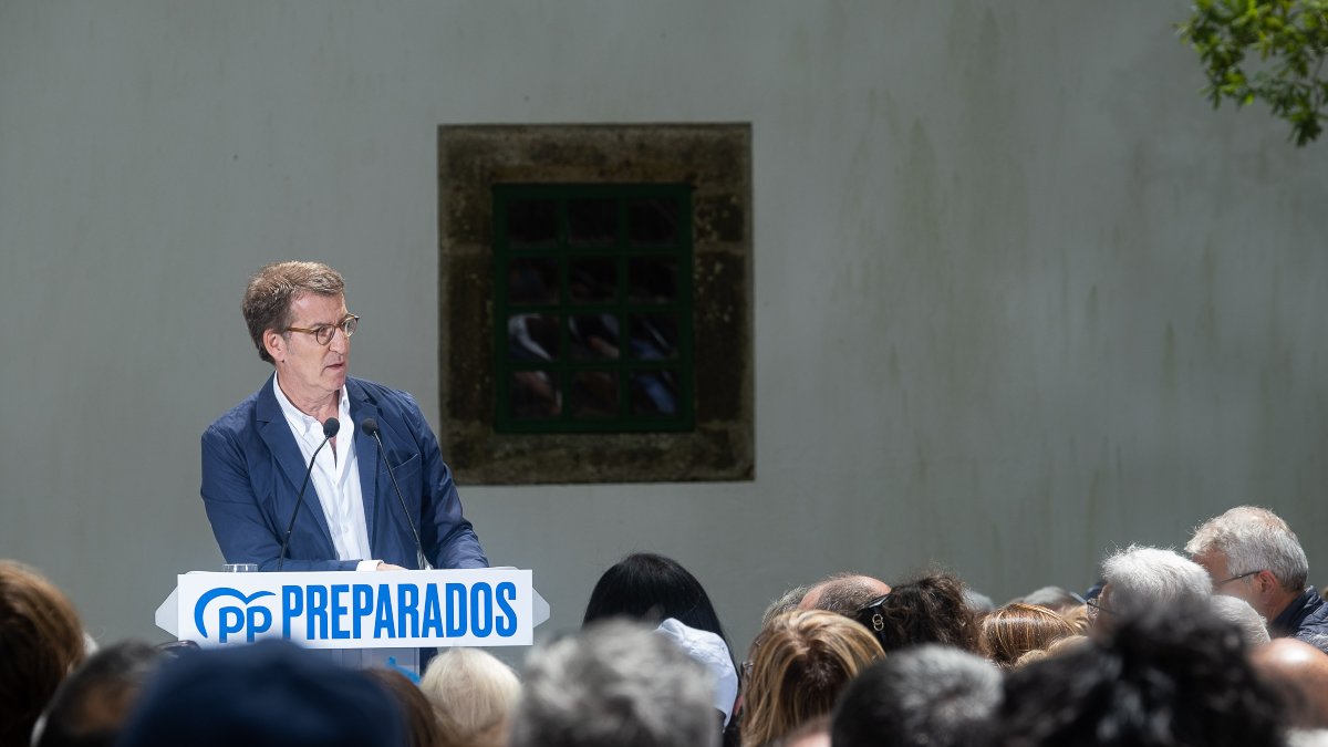 La encuesta de ‘El País’ coloca a Feijóo por delante de Sánchez por primera vez