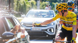 El ciclista danés Jonas Vingegaard celebra su triunfo en el Tour de Francia 2022