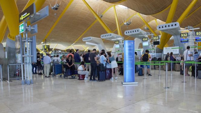 España prorroga las restricciones a viajes no esenciales desde terceros países