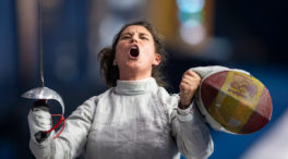 Araceli Navarro se cuelga la medalla de bronce en el Mundial de esgrima 