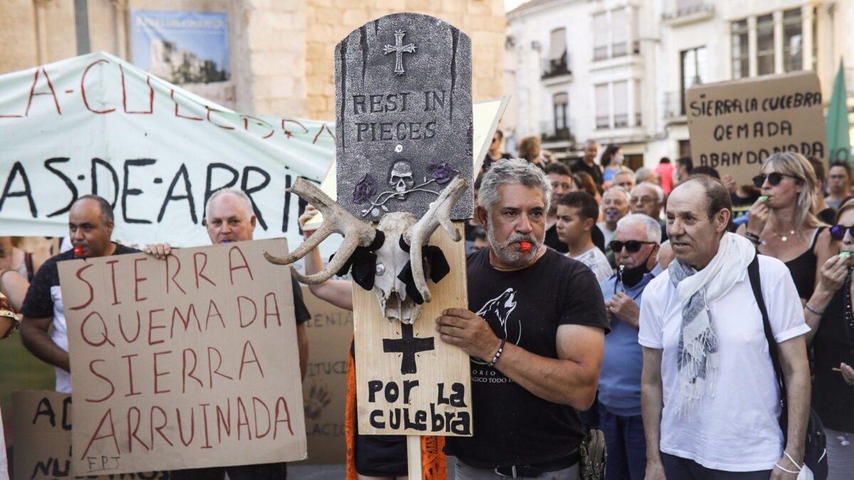 Más de 4.000 zamoranos se manifiestan ante el «dramático futuro» de la Sierra de la Culebra