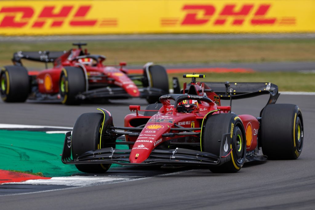 Una de las grandes batallas de la carrera fue entre los dos Ferrari.