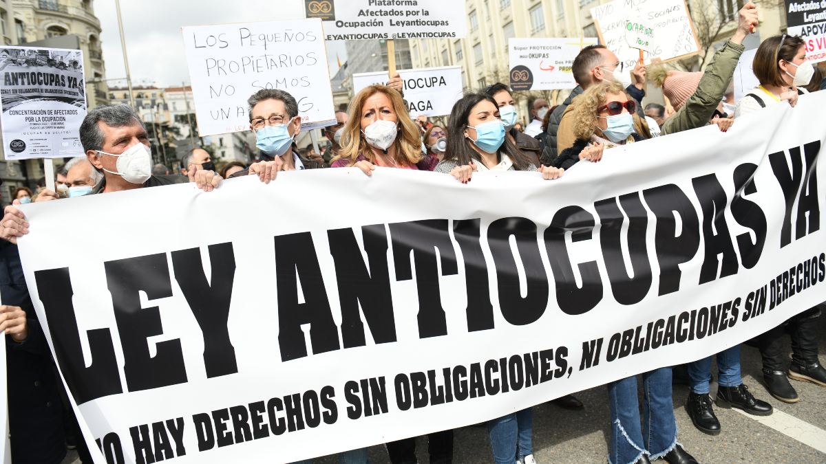 Afectados por la okupación se manifiestaban frente al Congreso en marzo de 2022