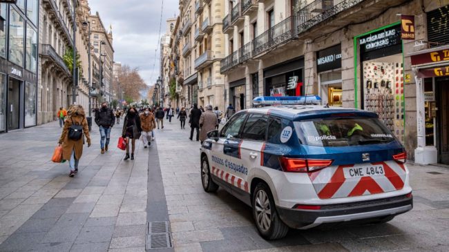 Muere un niño de siete años tras caer de un segundo piso en Barcelona