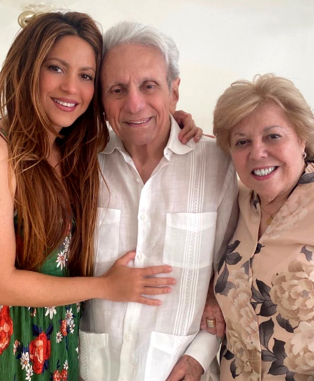 Shakira con sus padres