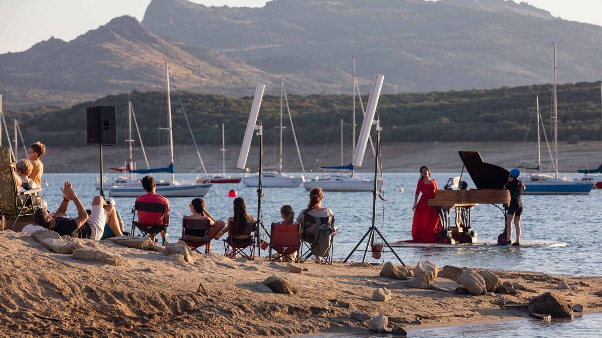 Le pianO du lac: arte que se funde con la naturaleza