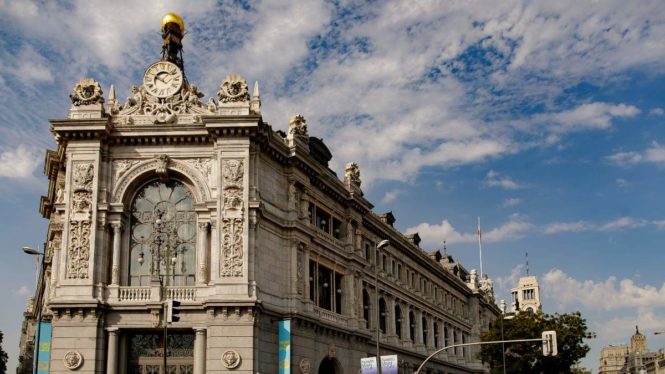 El Banco de España advierte sobre las comisiones de sacar dinero del cajero