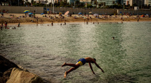 España recibe siete millones de turistas en mayo, cinco veces más que en 2021