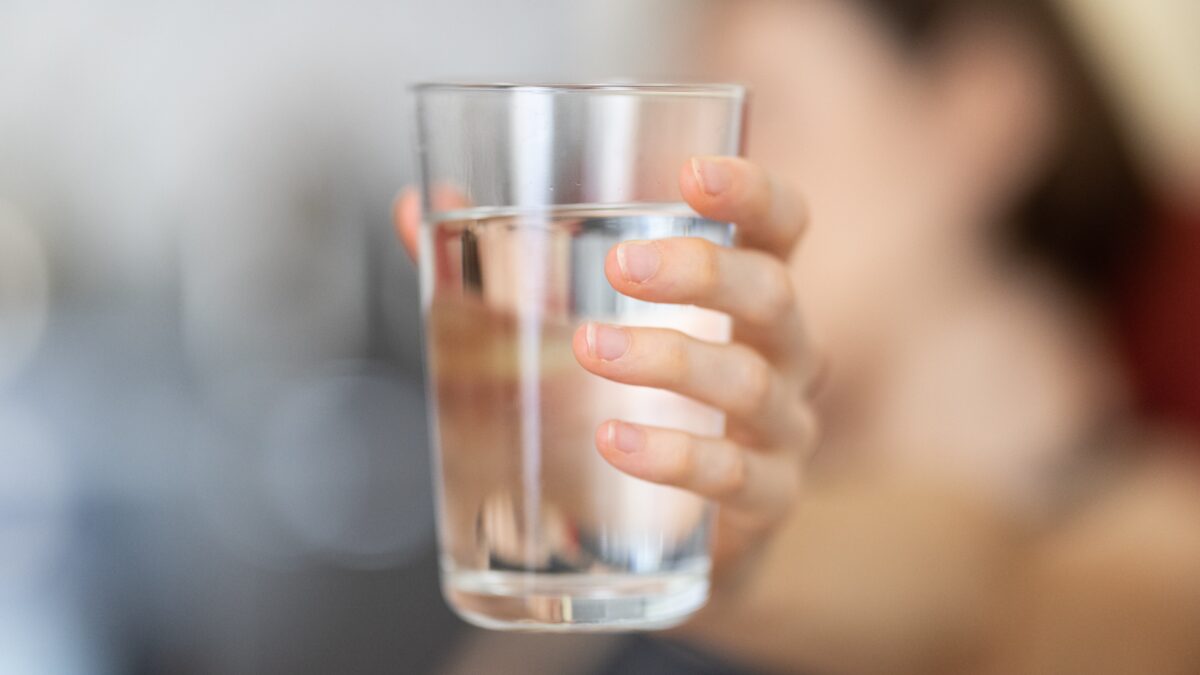 Por qué los japoneses nunca beben agua durante las comidas