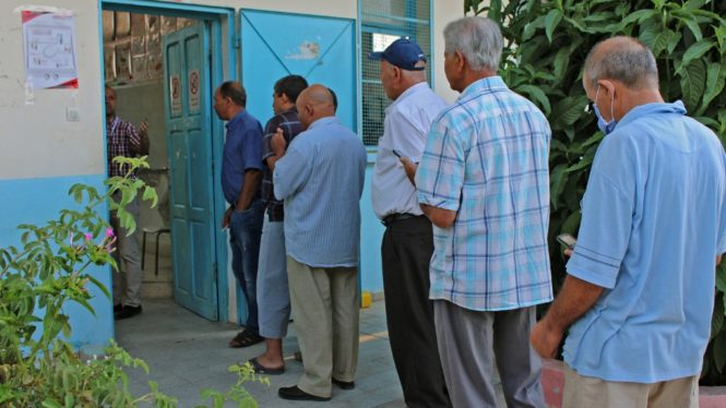 Túnez vota una nueva Constitución a medida del presidente en el primer referéndum de su historia