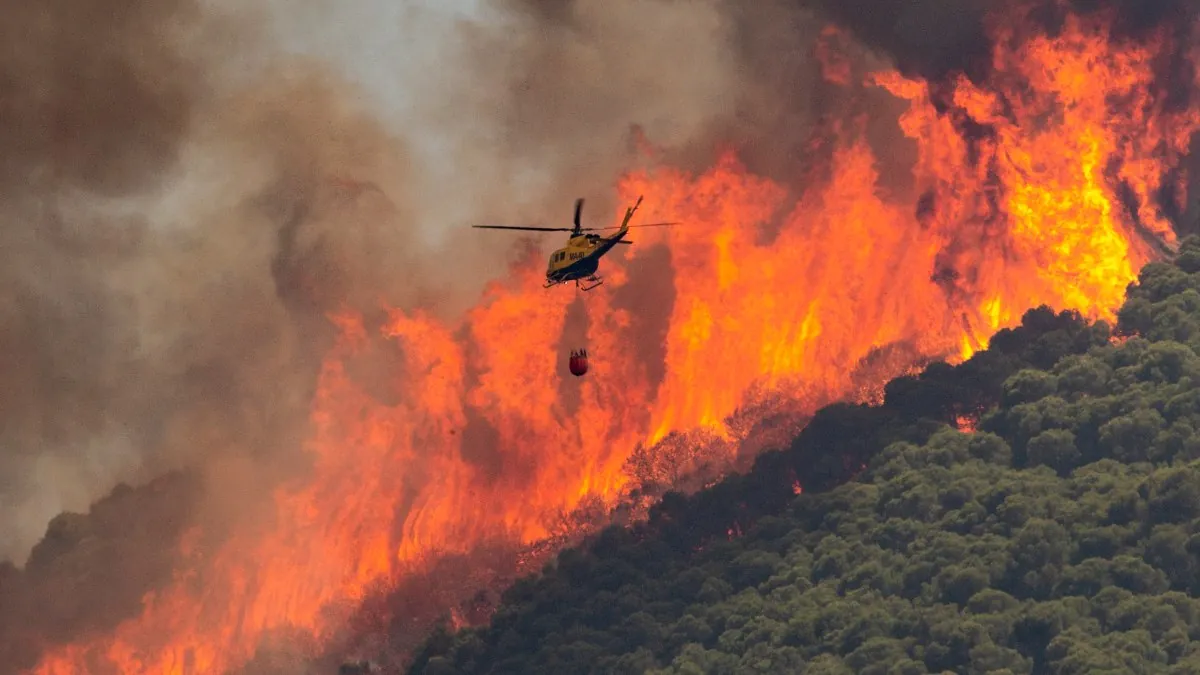 Decenas de incendios mantienen en vilo a España con varios de los focos fuera de control