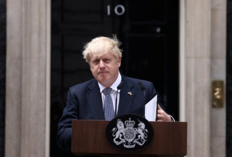 Boris Johnson anuncia su dimisión como líder 'tory': «En política, nadie es imprescindible»