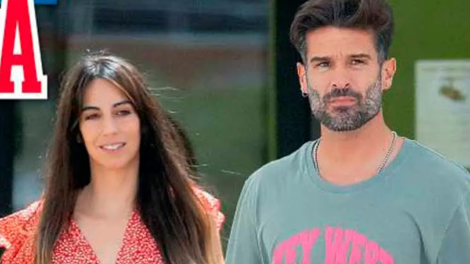 Almudena Cid olvida su triste ruptura con Christian Gálvez al lado de un exfutbolista