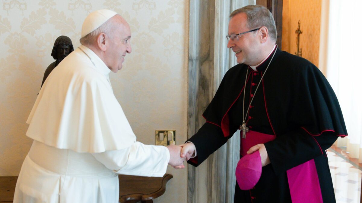 El Vaticano avisa a la rebelde Iglesia alemana: no puede imponer «una nueva doctrina»