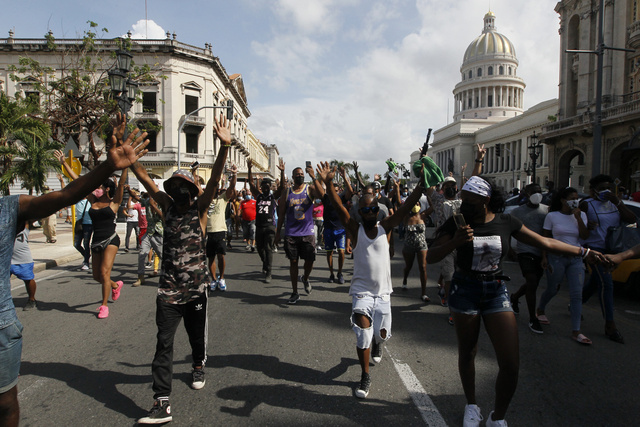 Un informe "exhaustivo" denuncia que unas 700 personas siguen detenidas en Cuba tras el 11J