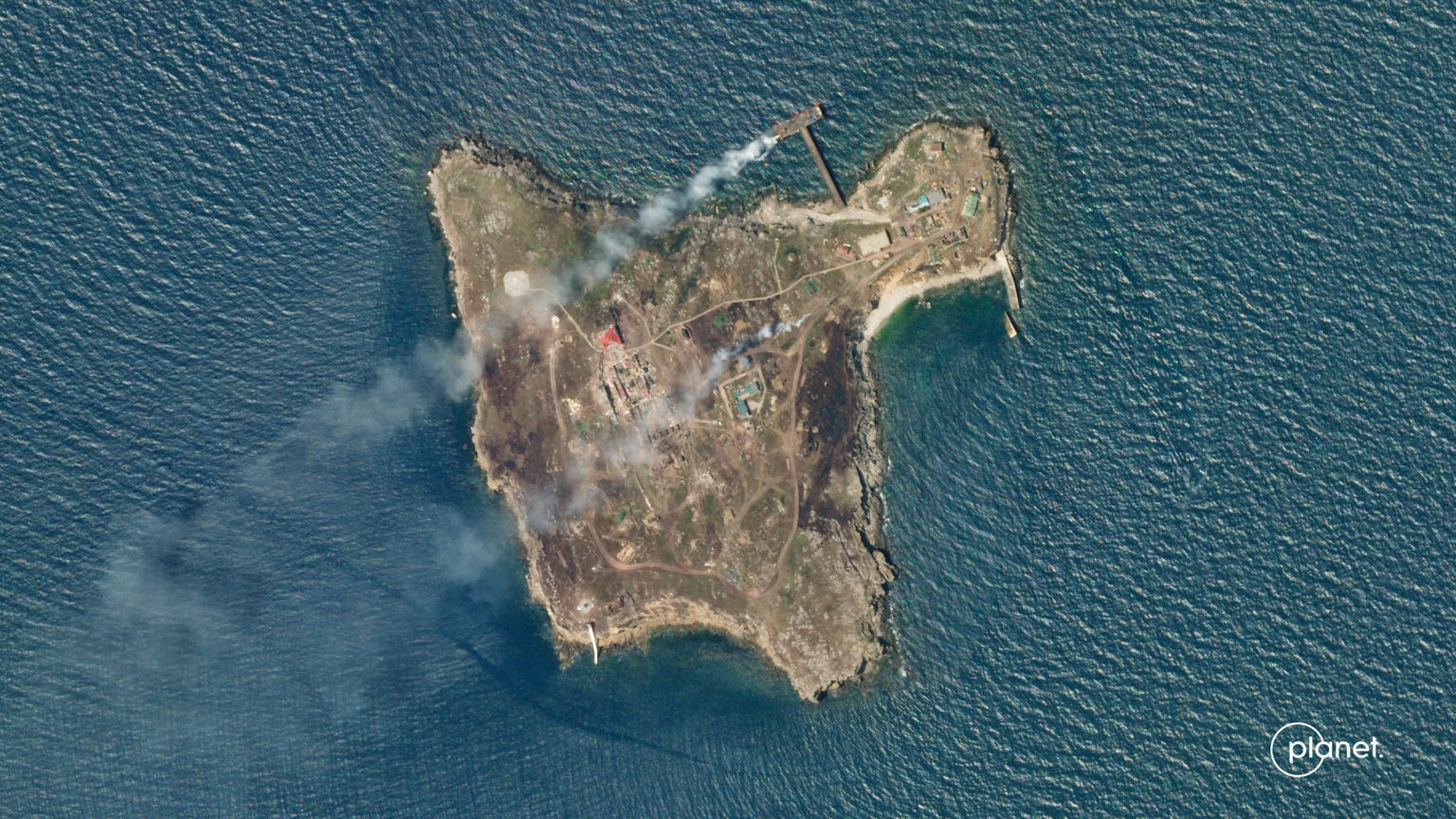 El Ejército ucraniano acusa a Rusia de lanzar bombas de fósforo en la isla de las Serpientes