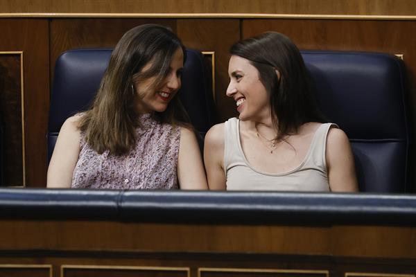 Igualdad paga a una empresa de coches por hacer un informe sobre personas no binarias