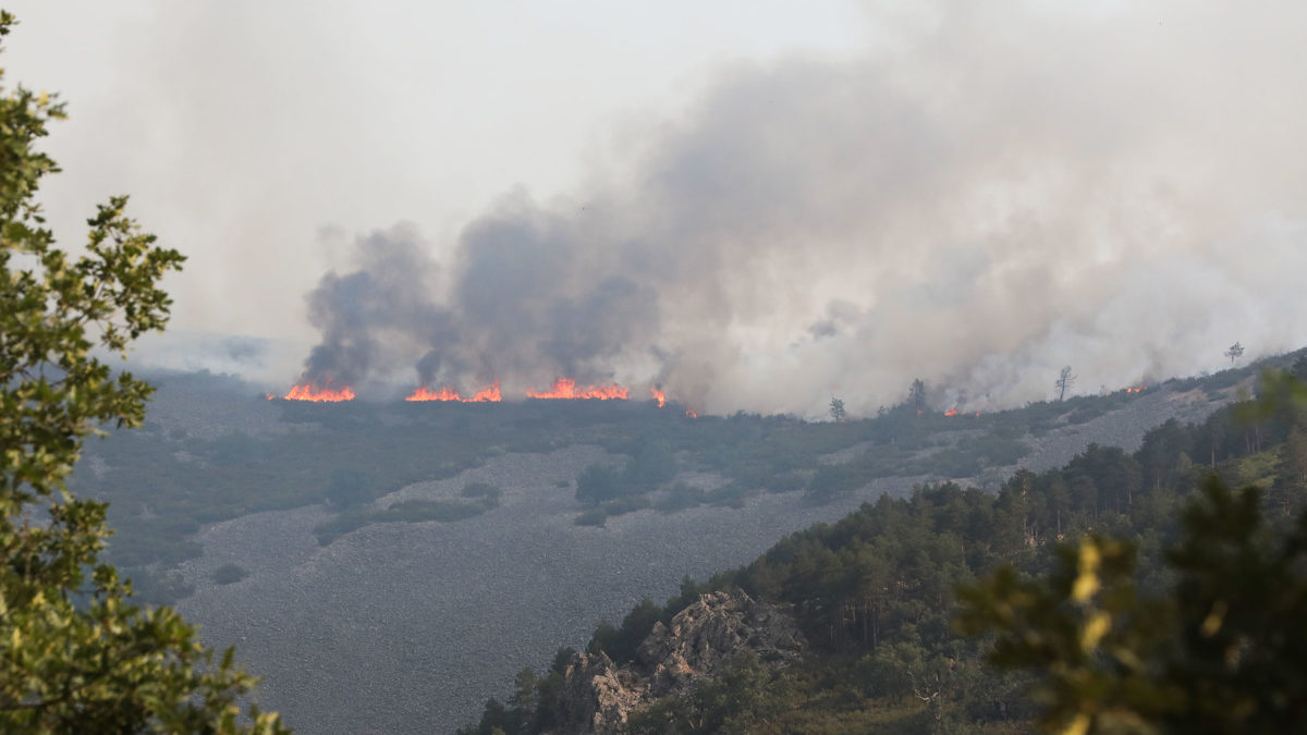 El incendio de Las Hurdes evoluciona negativamente y la UME acude a Miravete