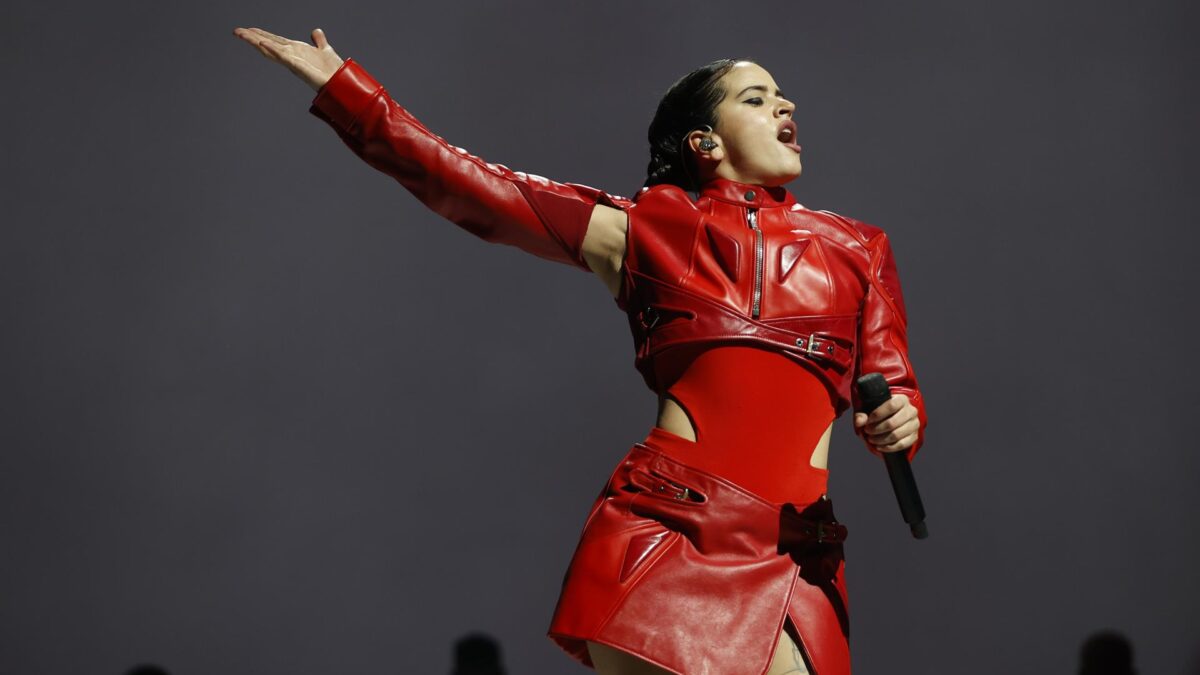 (VÍDEO) 15.000 personas se rinden en Madrid al vanguardismo de Rosalía en su primer concierto en la capital