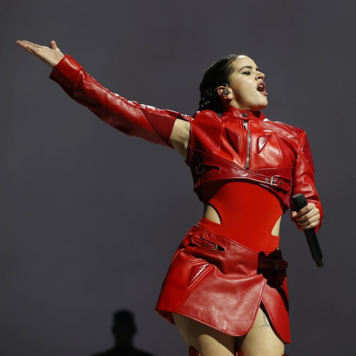 (VÍDEO) 15.000 personas se rinden en Madrid al vanguardismo de Rosalía en su primer concierto en la capital