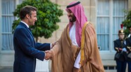 Macron recibe a Bin Salmán para buscar alternativas al gas ruso entre críticas de ONGs y de la oposición