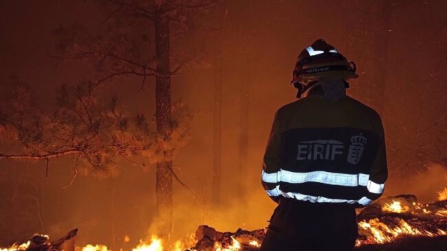 Los incendios siguen en siete comunidades mientras se dispara el riesgo de fuego en casi todo el país