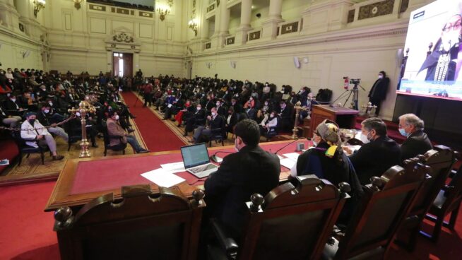 La convención constituyente de Chile entrega su propuesta final de Carta Magna a Boric