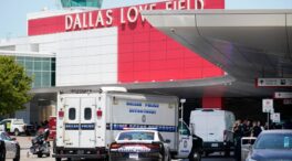 (VÍDEO) Una mujer siembra el pánico en el aeropuerto de Dallas tras disparar con un arma varias veces