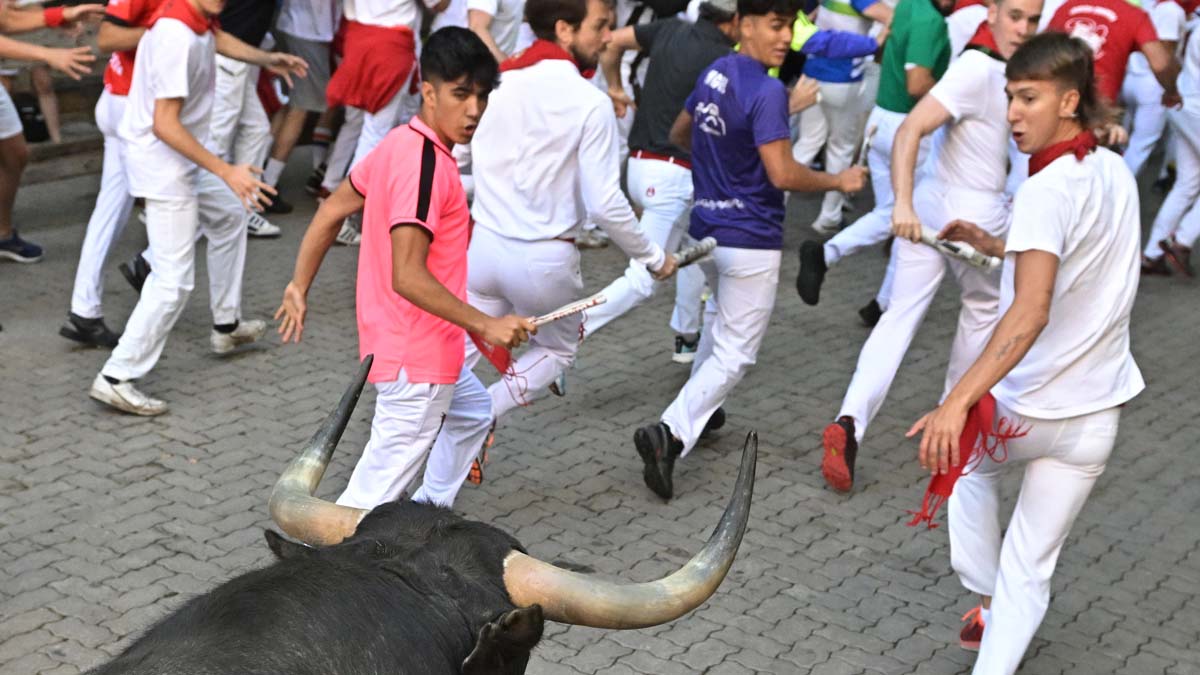 Los toros de Cebada Gago protagonizan un encierro muy peligroso y accidentado