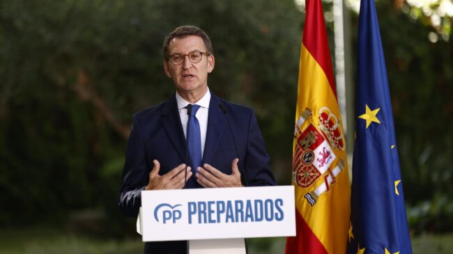 Feijóo promete una auditoría económica, fiscal, de deuda y déficit, un 30% menos de ministerios y proteger el español en Cataluña