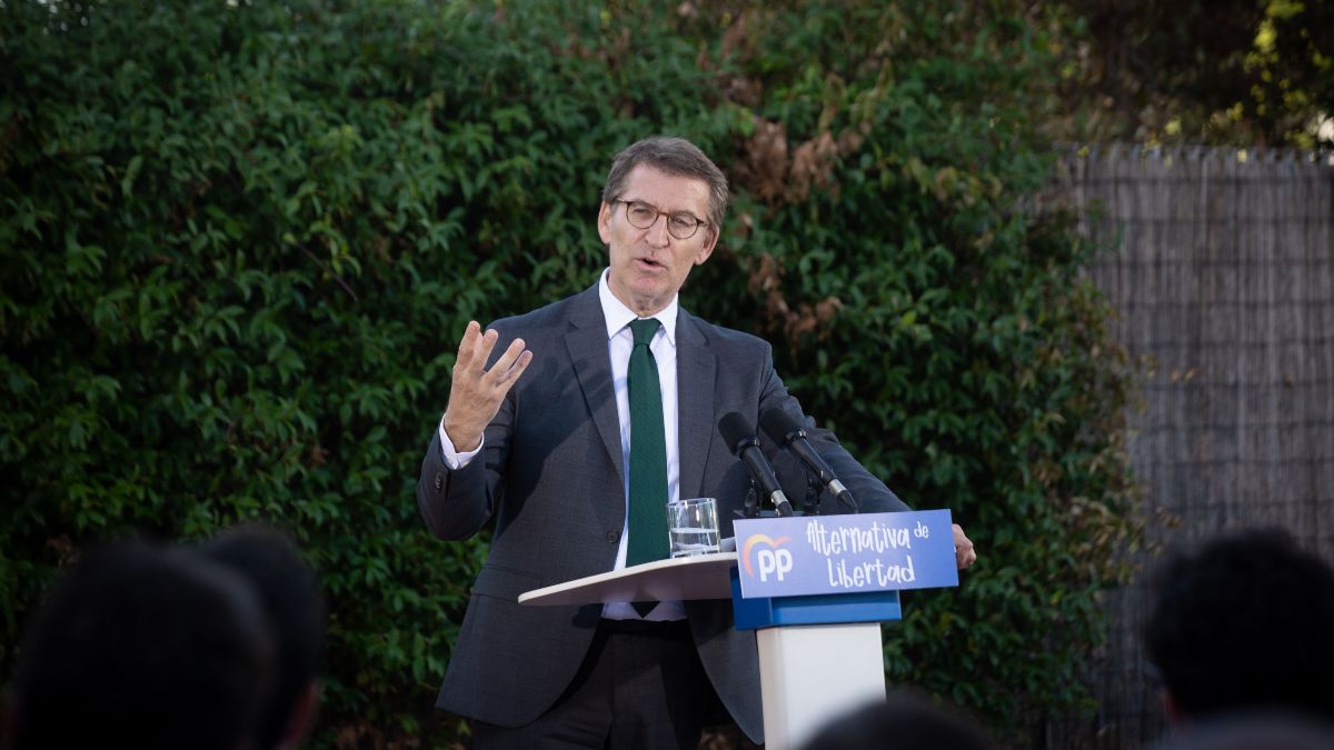 El PP se dispara con Feijóo y superaría al PSOE en 38 escaños, según una encuesta
