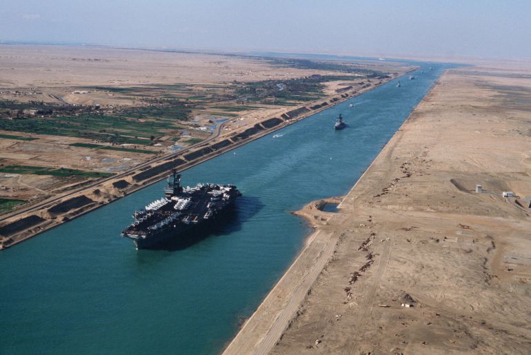 El canal de Suez registra los ingresos más altos de su historia: 7.000 millones de dólares