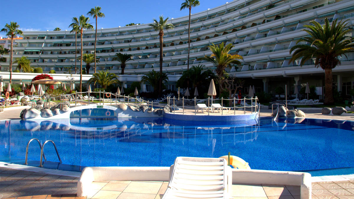 Las pernoctaciones hoteleras se duplican en junio y los precios suben un 20,6%