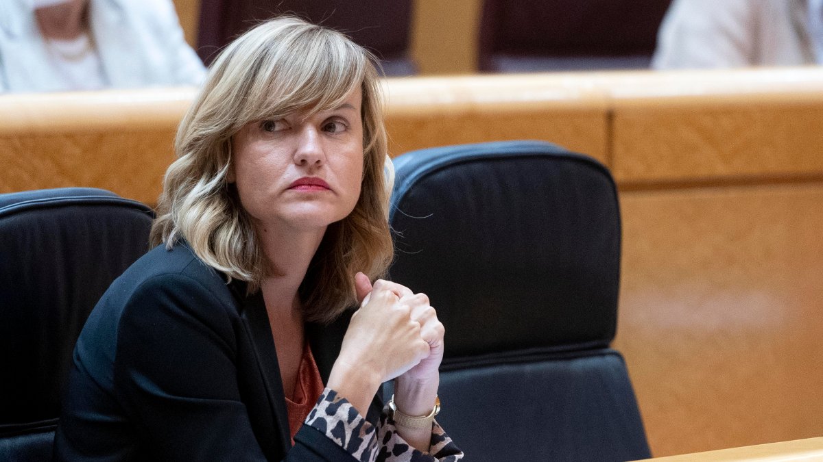 El Gobierno carga contra las «retorcidas» becas de Ayuso por «quitar derechos a las familias»