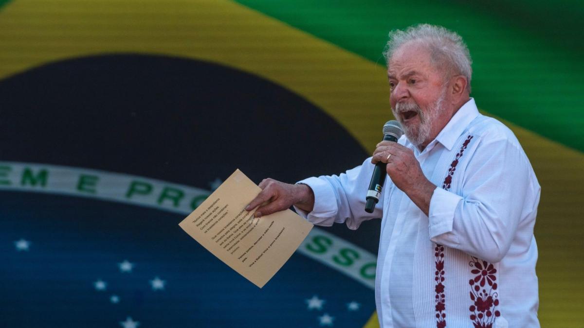 Lula mantiene ventaja con Bolsonaro y se coloca más cerca de vencer las elecciones en la primera vuelta, según una encuesta