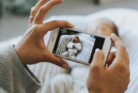 Fotos de niños en redes sociales: la importancia de la huella digital